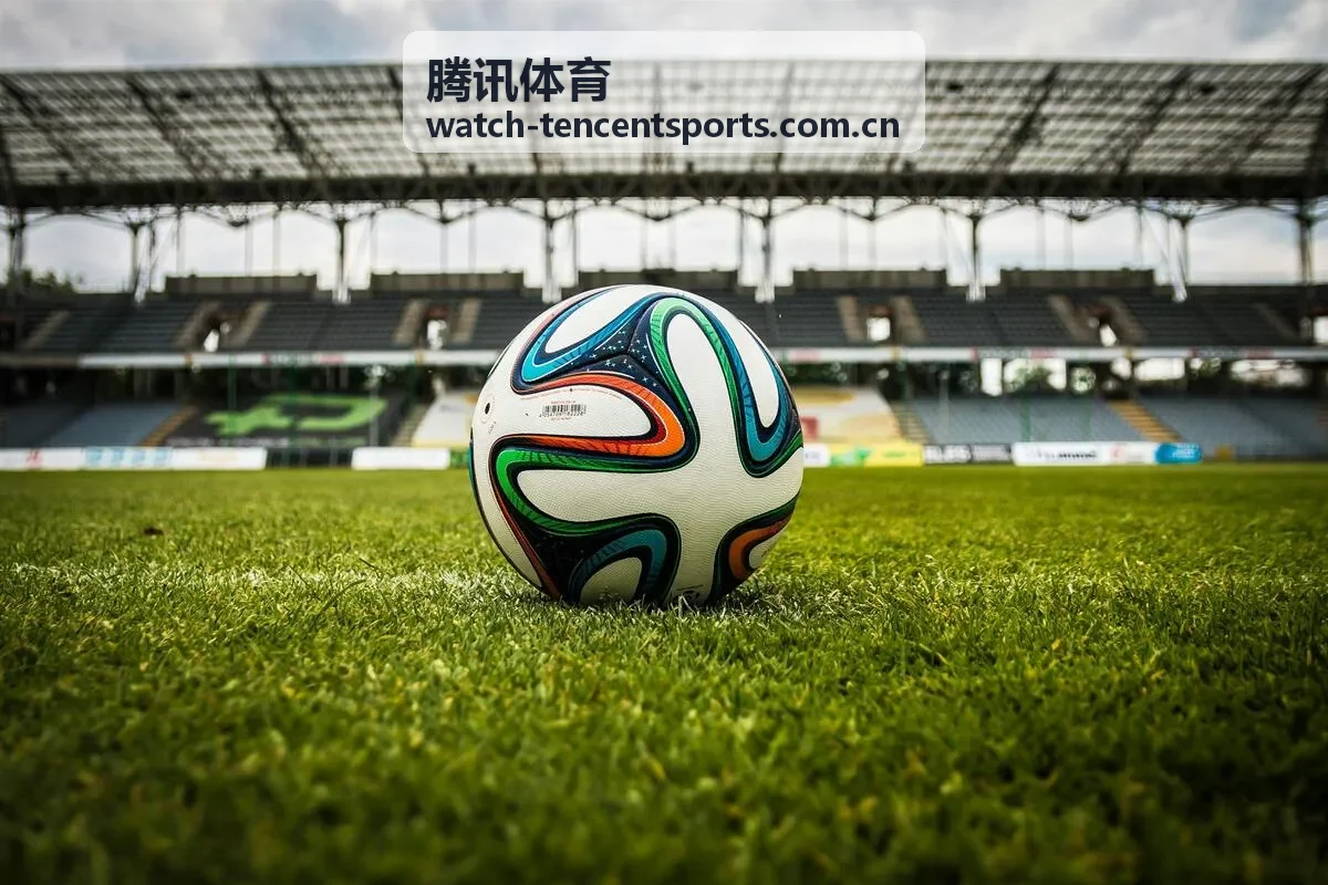 腾讯体育NBA赛事现场与篮球运动员比赛画面